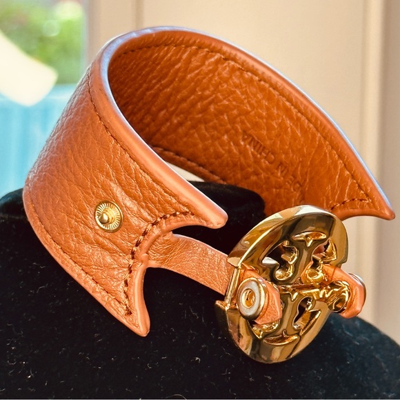 Tory Burch - Reva Logo cuff bracelet, brown leather and gold hardware - Picture 6 of 9